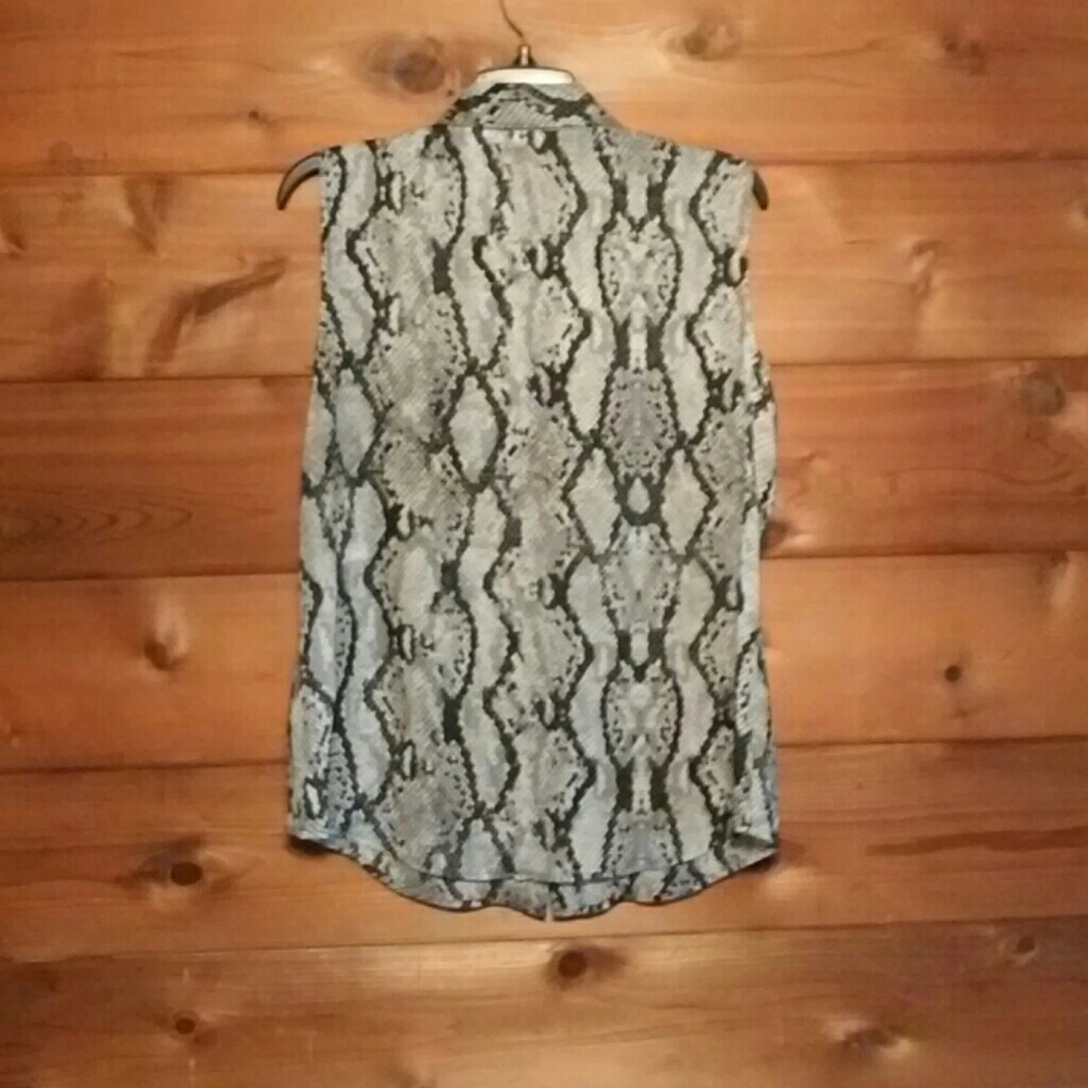 Top - Picture 2 of 2